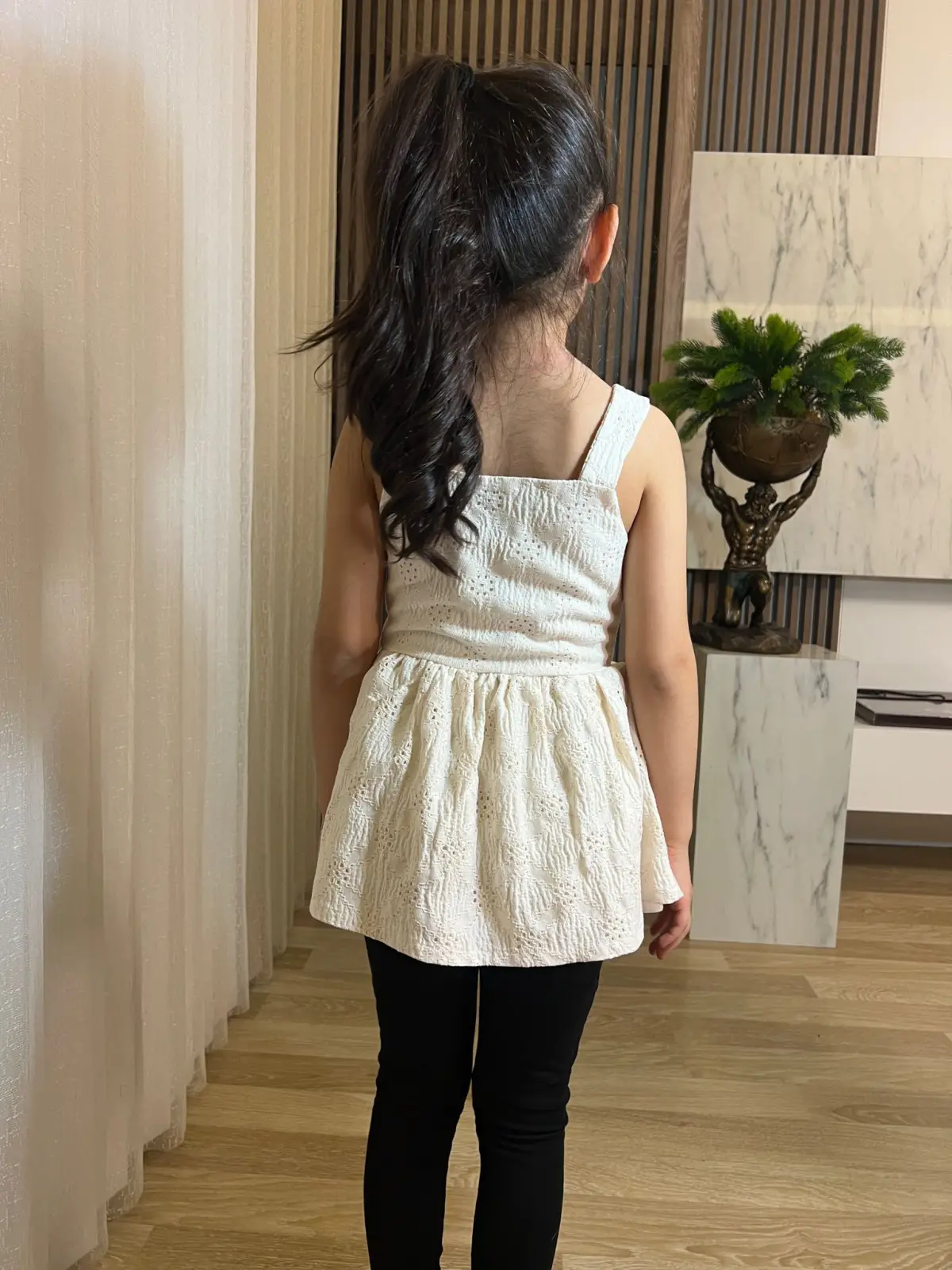 Beyaz Dantel Desenli Bluz