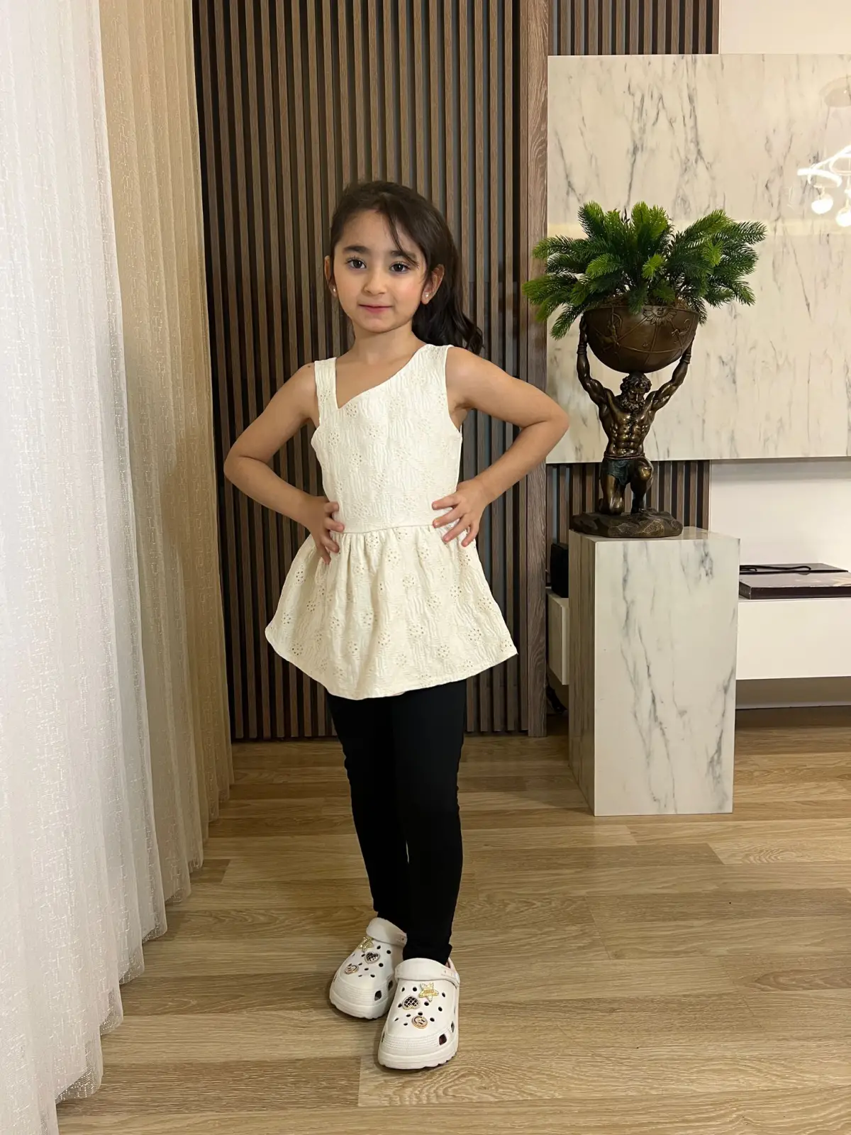 Beyaz Dantel Desenli Bluz