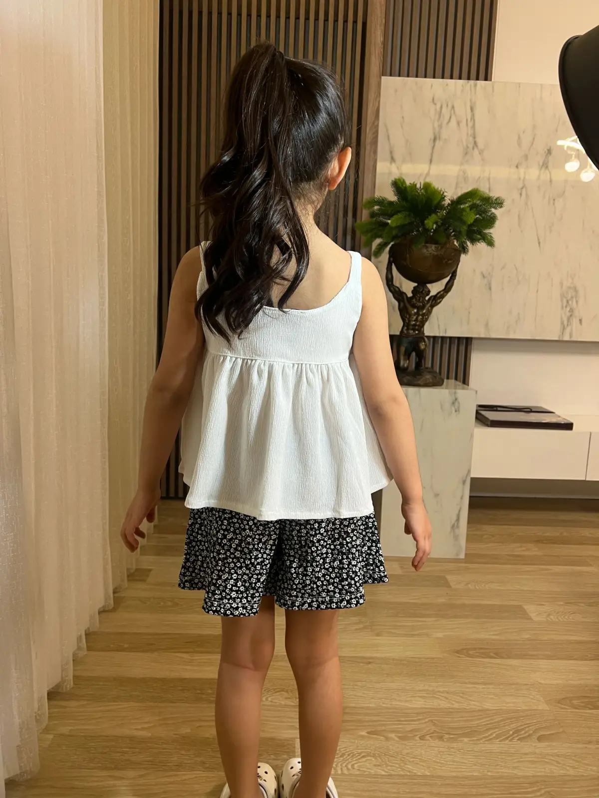 Siyah Çiçek Desenli Şort