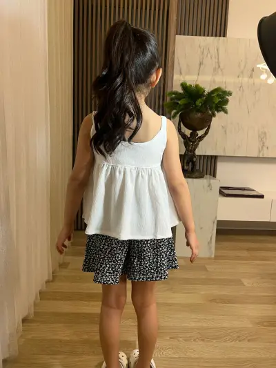 Siyah Çiçek Desenli Şort