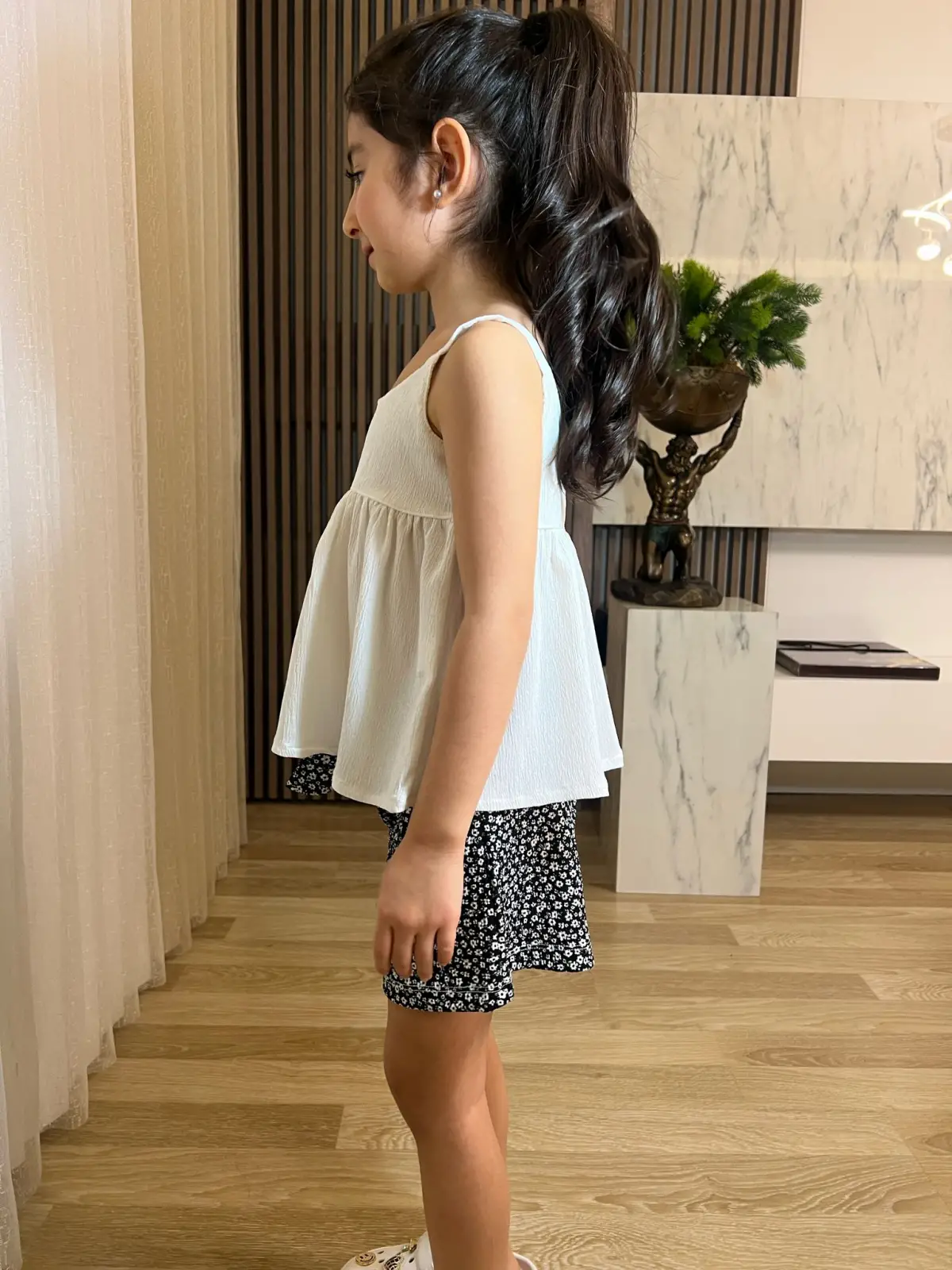 Siyah Çiçek Desenli Şort