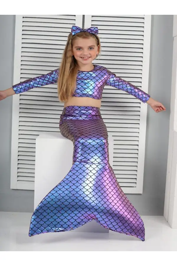 Uzun Kollu Deniz Kızı Ve Kostüm